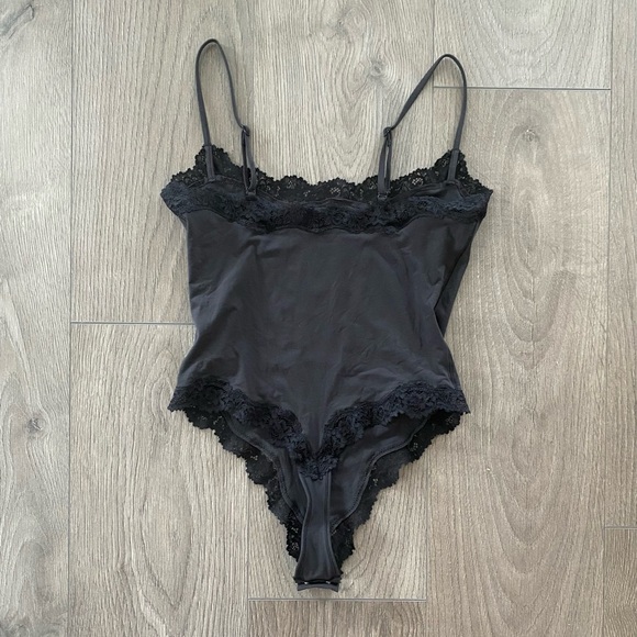 Skims fits everybody lace cami thong bodysuit - Picture 2 of 4